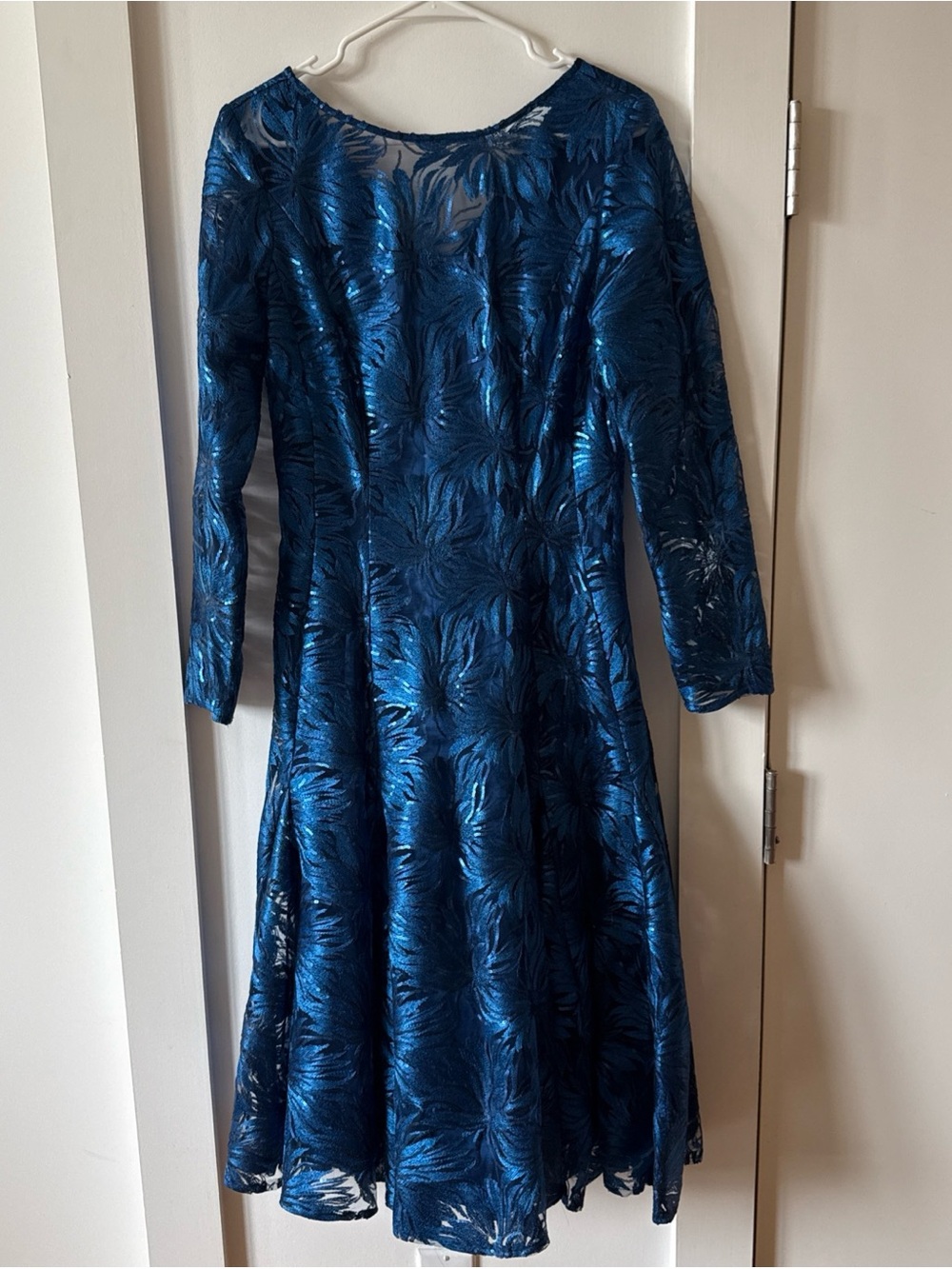 Tahari Blue Sequin Floral Dress Long Sleeved Formal Cocktail Dress Size 10